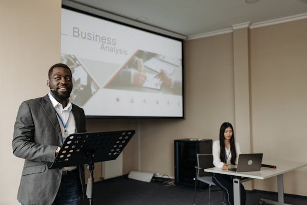 Transform your leadership: top speakers to elevate your event